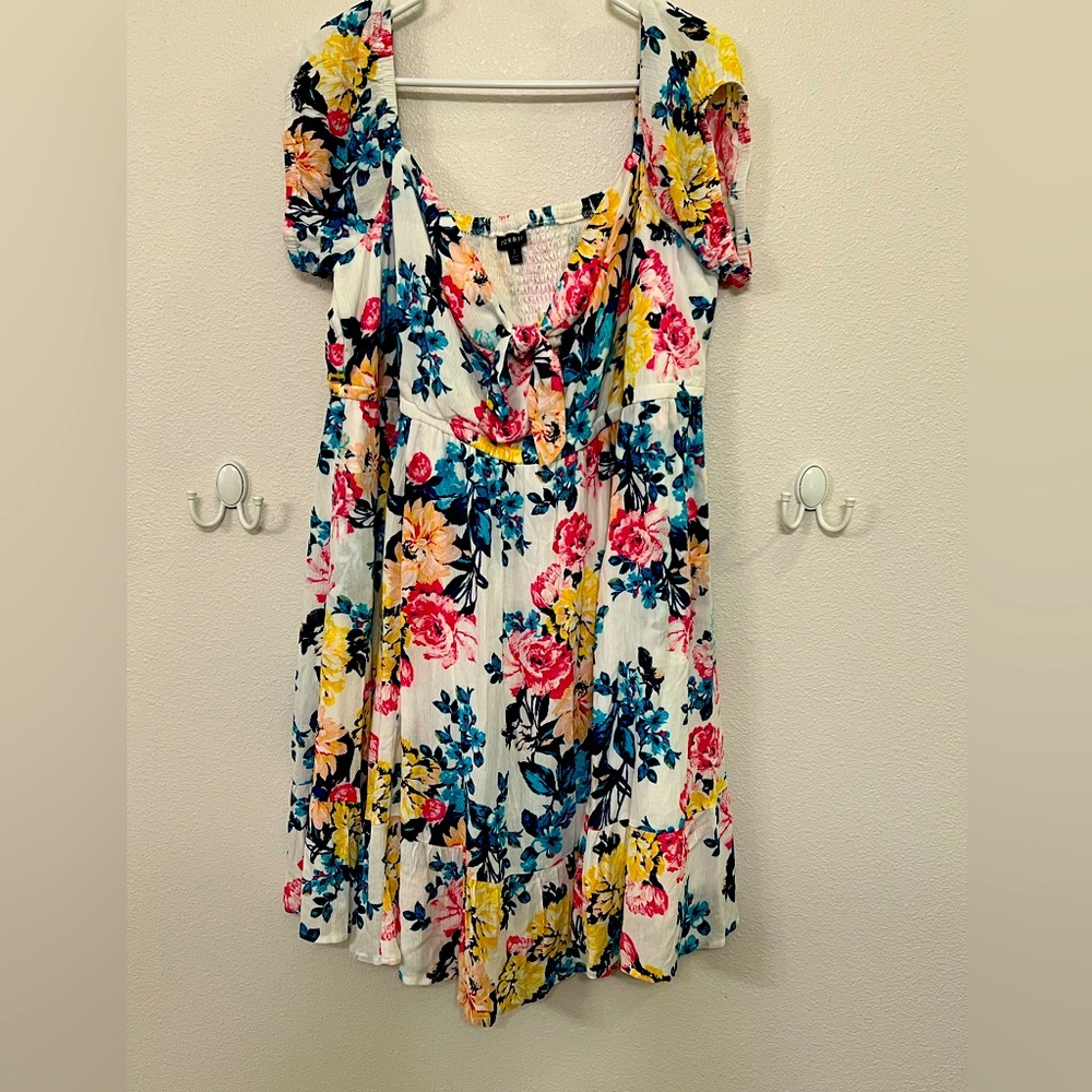 Adorable Torrid Size 2 bow mini dress!